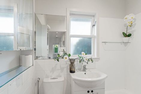 Photo of property in 18 Durham Street, Te Atatu Peninsula, Auckland, 0610