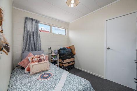 Photo of property in 4/92 Titirangi Road, New Lynn, Auckland, 0600