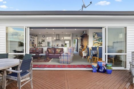 Photo of property in 1 Melandra Road, Stanmore Bay, Whangaparaoa, 0932