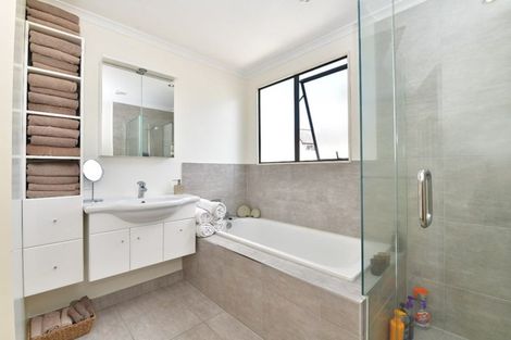 Photo of property in 8 Hobie Court, West Harbour, Auckland, 0618