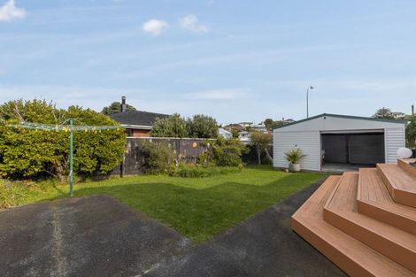 Photo of property in 2 John Street, Titahi Bay, Porirua, 5022