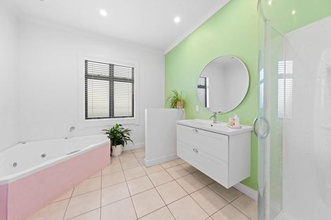 Photo of property in 12 Richmond Street, Fitzroy, New Plymouth, 4312