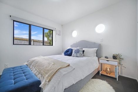 Photo of property in 12 Ginders Drive, Massey, Auckland, 0614