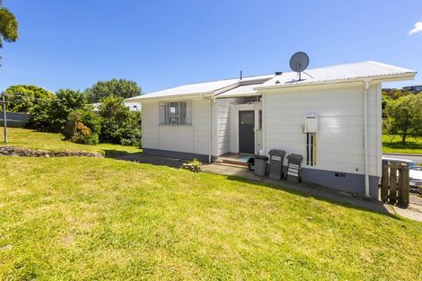 Photo of property in 51 Blueberry Grove, Timberlea, Upper Hutt, 5018