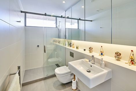 Photo of property in Clyde Quay Wharf, 1a/8 Clyde Quay Wharf, Te Aro, Wellington, 6011