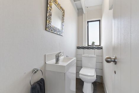 Photo of property in 100 Mayfair Avenue, Whangamata, 3620