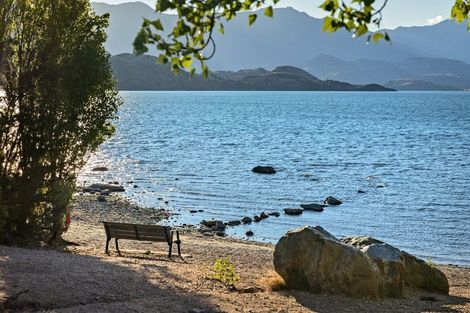 Photo of property in 335 Beacon Point Road, Wanaka, 9305