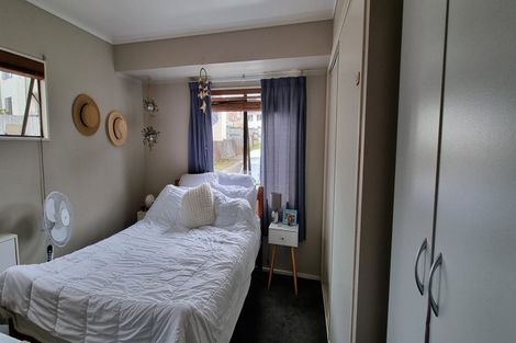 Photo of property in 2/5 September Place, Forrest Hill, Auckland, 0620