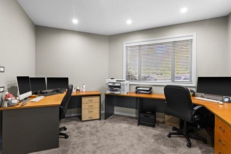 Photo of property in 12 Spur Road, Havelock North, 4130