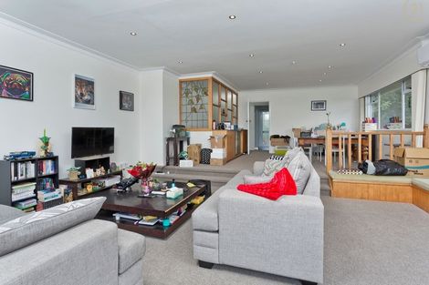 Photo of property in 27 Chivalry Road, Glenfield, Auckland, 0629