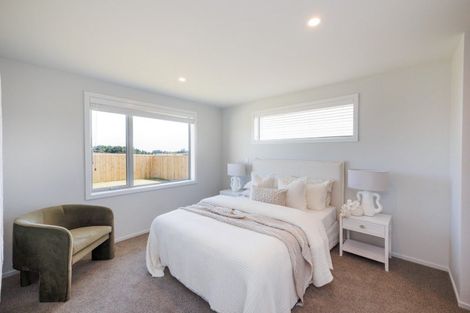 Photo of property in 68 Atlantic Drive, Fitzherbert, Palmerston North, 4410