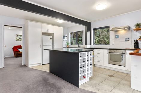 Photo of property in 30 Wood Bay Road, Titirangi, Auckland, 0604