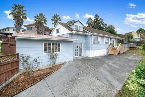 Photo of property in 48 Donovan Avenue, Massey, Auckland, 0614