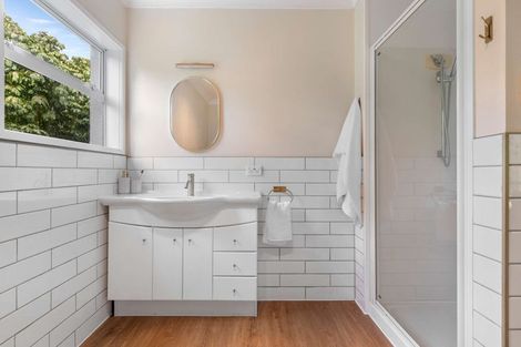 Photo of property in 3 Laingrange Place, Laingholm, Auckland, 0604