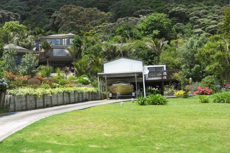 Photo of property in 208 Motutara Road, Muriwai, Waimauku, 0881