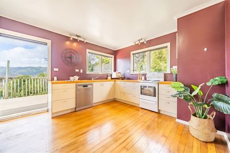 Photo of property in 17 Davis Grove, Wainuiomata, Lower Hutt, 5014