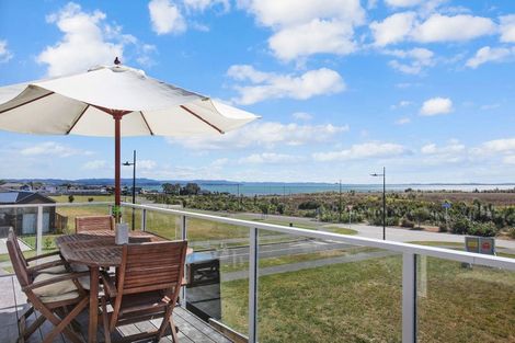 Photo of property in 9 Whata Street, Clarks Beach, 2122