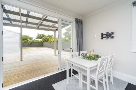 Photo of property in 11 Shamrock Street, Takaro, Palmerston North, 4412