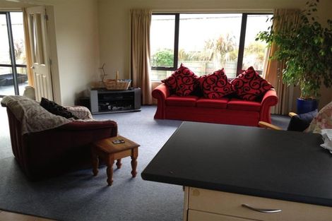 Photo of property in 5 Routeburn Avenue, Aotea, Porirua, 5024