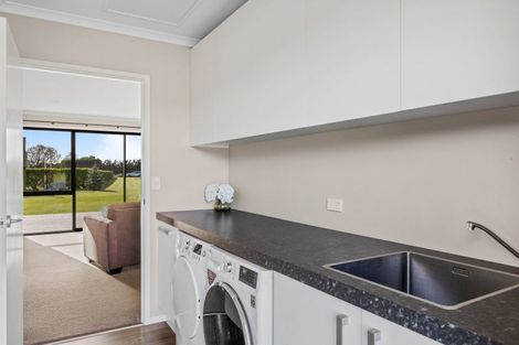 Photo of property in 39 Kairau Road East, Brixton, New Plymouth, 4373