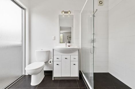 Photo of property in 242a Forrest Hill Road, Forrest Hill, Auckland, 0620