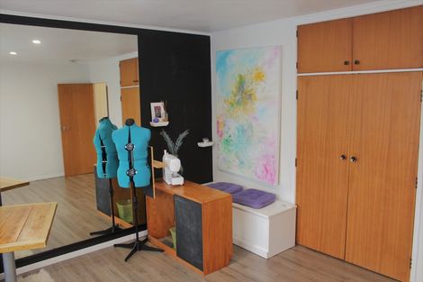 Photo of property in 2/1 Bodi Place, Te Atatu South, Auckland, 0610