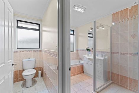 Photo of property in 24 Mt Lebanon Crescent, The Gardens, Auckland, 2105