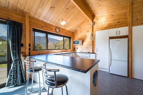 Photo of property in 2 Worlds End Road, Tennyson Inlet, 7195