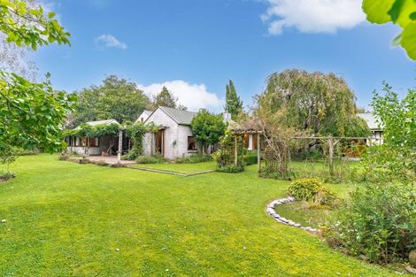 Photo of property in 12 Kempton Street, Greytown, 5712