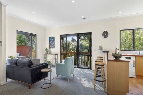 Photo of property in 2/7 Carleton Terrace, Tawa, Wellington, 5028