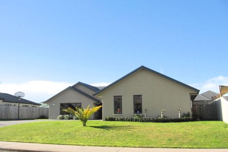 Photo of property in 64 Callum Brae Drive, Rototuna, Hamilton, 3210