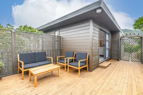 Photo of property in 16 Romney Square, Tawa, Wellington, 5028