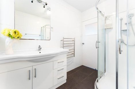 Photo of property in 4 Kirrie Avenue, Te Atatu South, Auckland, 0610