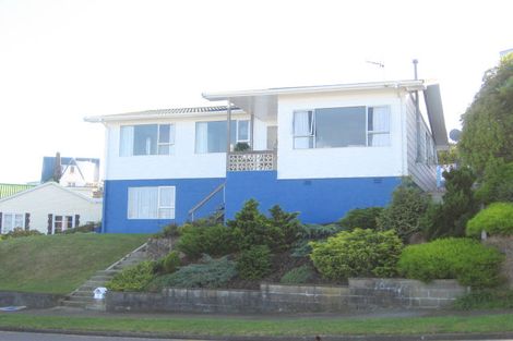 Photo of property in 1 Gloaming Hill, Titahi Bay, Porirua, 5022