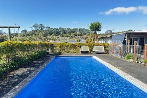Photo of property in 1 Olwyn Place, Greenhithe, Auckland, 0632