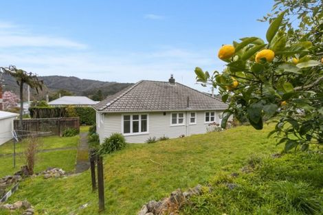 Photo of property in 15 Peel Place, Wainuiomata, Lower Hutt, 5014