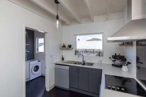 Photo of property in 2 Bermuda Grove, Paraparaumu Beach, Paraparaumu, 5032