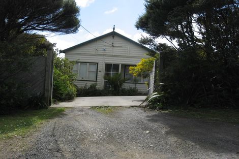 Photo of property in 41 Te Ahuahu Road, Piha, New Lynn, 0772