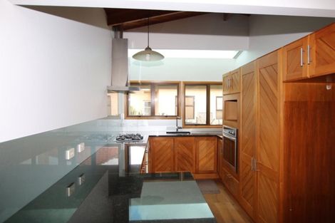 Photo of property in 2/162 East Coast Road, Forrest Hill, Auckland, 0620