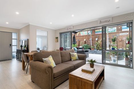 Photo of property in 16 Tararua Street, Massey, Auckland, 0614