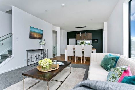 Photo of property in 3/19 Kingdale Road, Henderson, Auckland, 0610