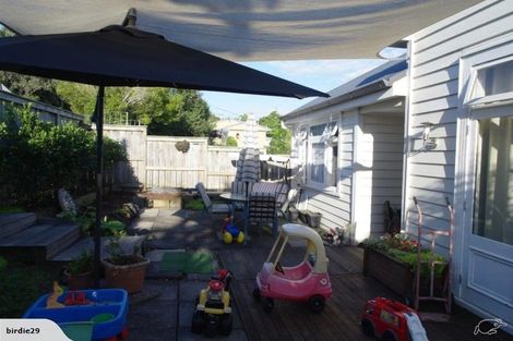 Photo of property in 16 Atkinson Road, Titirangi, Auckland, 0604
