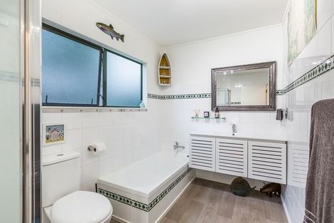 Photo of property in 22 Brookvale Park, Stanmore Bay, Whangaparaoa, 0932