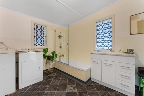 Photo of property in 16 Punga Street, Tangimoana, 4822