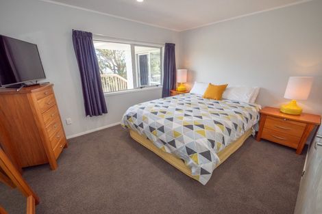 Photo of property in 25 Stratford Drive, Cable Bay, 0420