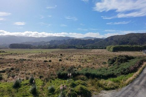 Photo of property in 7 Margaret Mahy Drive, Blue Mountains, Upper Hutt, 5371