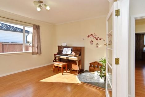 Photo of property in 213 Main North Road, Redwood, Christchurch, 8051