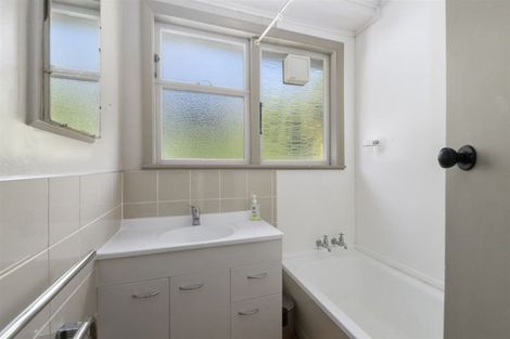 Photo of property in 27 Durham Street, Cannons Creek, Porirua, 5024
