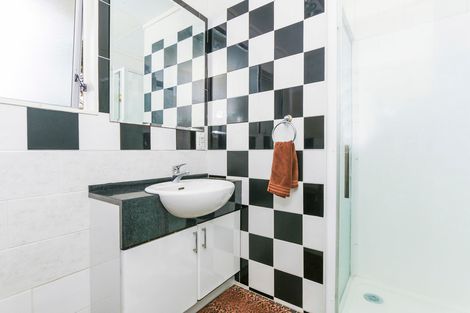 Photo of property in 121 Kemp Road, Massey, Auckland, 0614