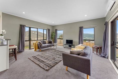 Photo of property in 29 James Nairn Grove, Riverstone Terraces, Upper Hutt, 5018